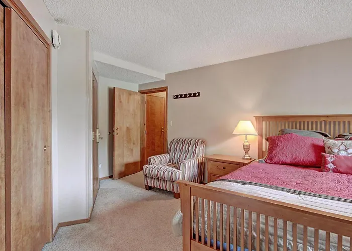 Vs549 Village Square Apartment