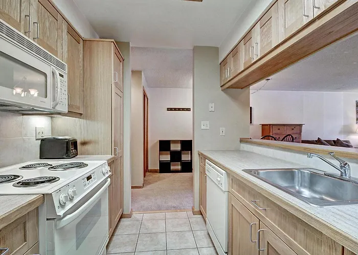 Apartment Vs549 Village Square *